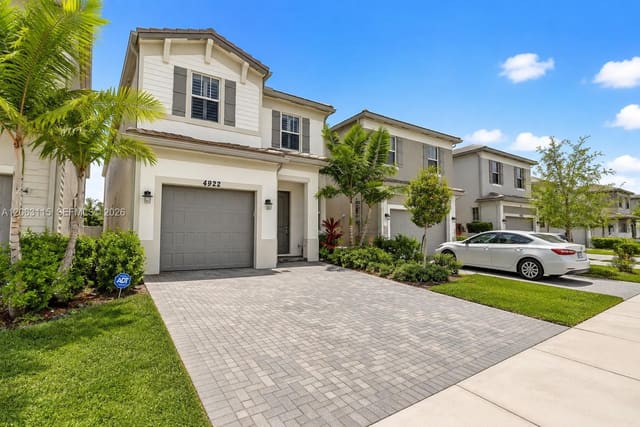 4922 NW 48th Terrace, Tamarac, FL 33319