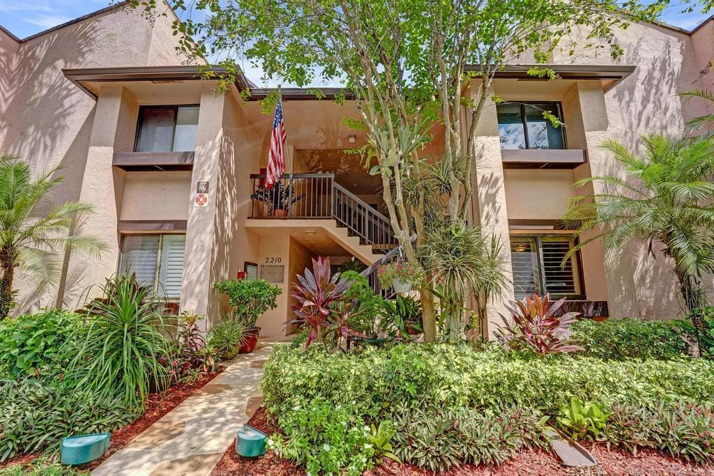 2210 SW 92ND Terrace 2702 — photo 4