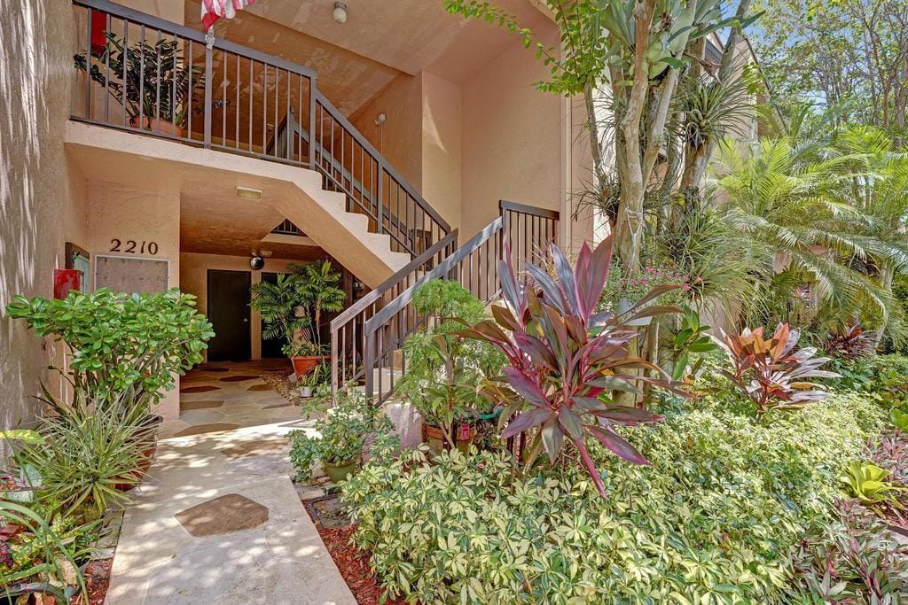 2210 SW 92ND Terrace 2702 — photo 5