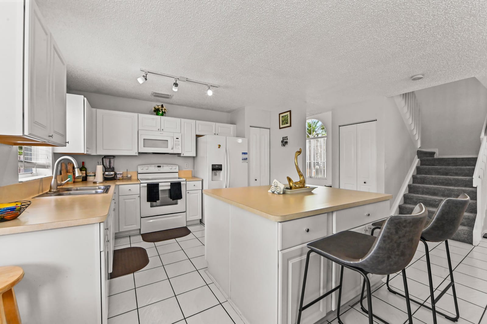 7581 BRISTOL BAY Lane — photo 9