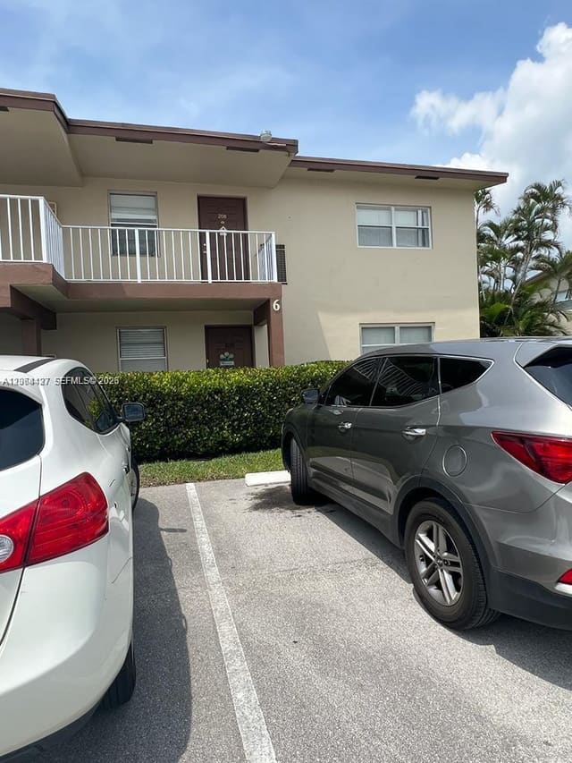 7305 NW 4th Place 108, Margate, FL 33063