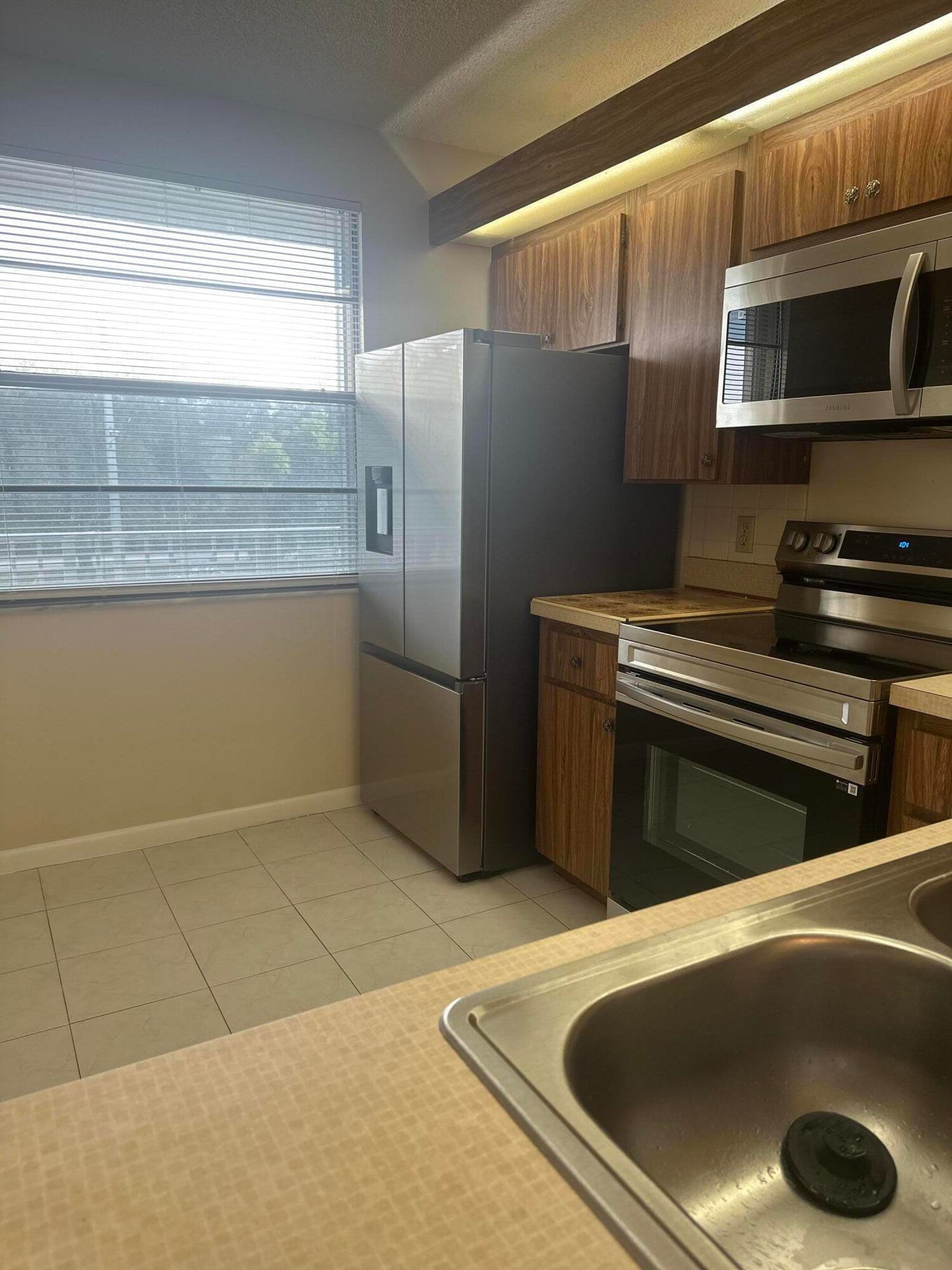 3507 VILLAGE Boulevard 302 — photo 3