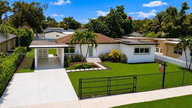 2870 NW 169th Terrace, sold in Golden Glades Park 5th Ad, Miami Gardens, FL