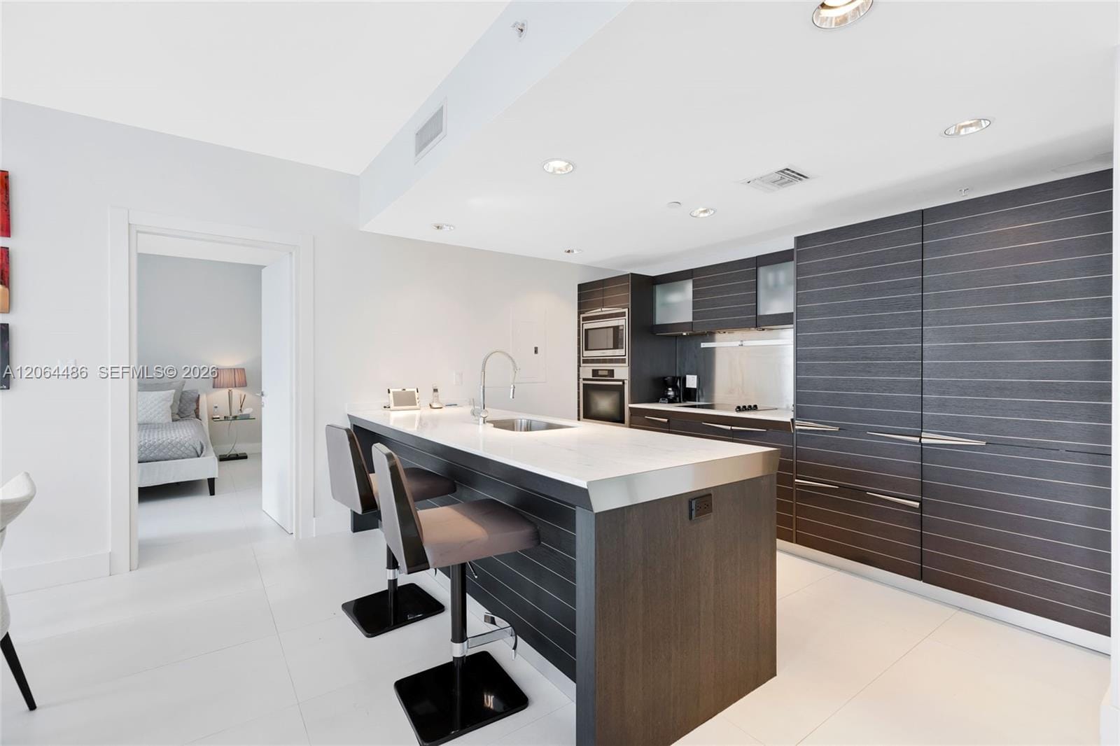 200 Biscayne Boulevard Way 504, Miami, FL 33131 photo 3