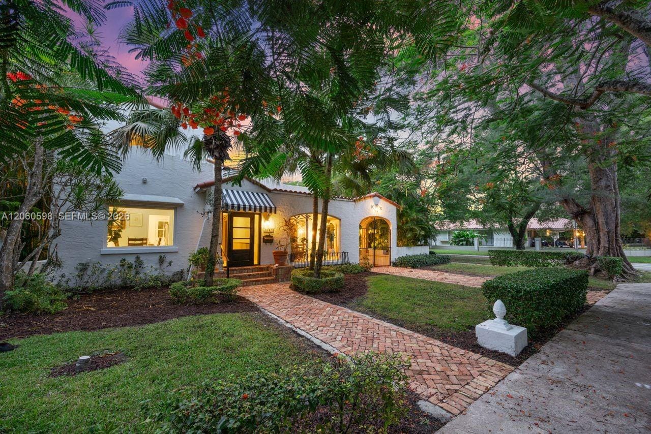 1042 Sorolla Avenue — photo 11