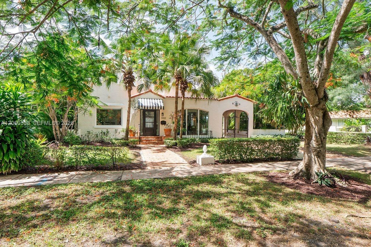 1042 Sorolla Avenue — photo 4