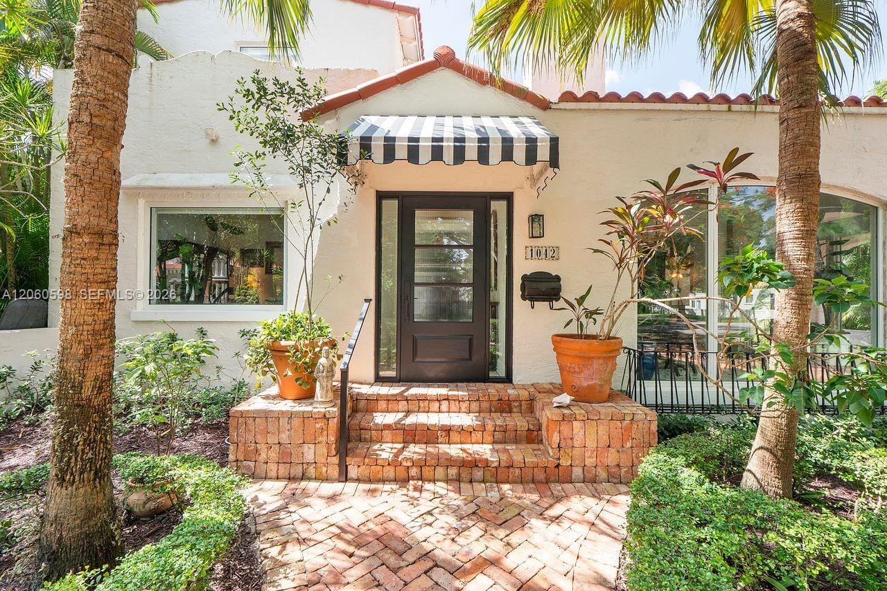 1042 Sorolla Avenue — photo 8
