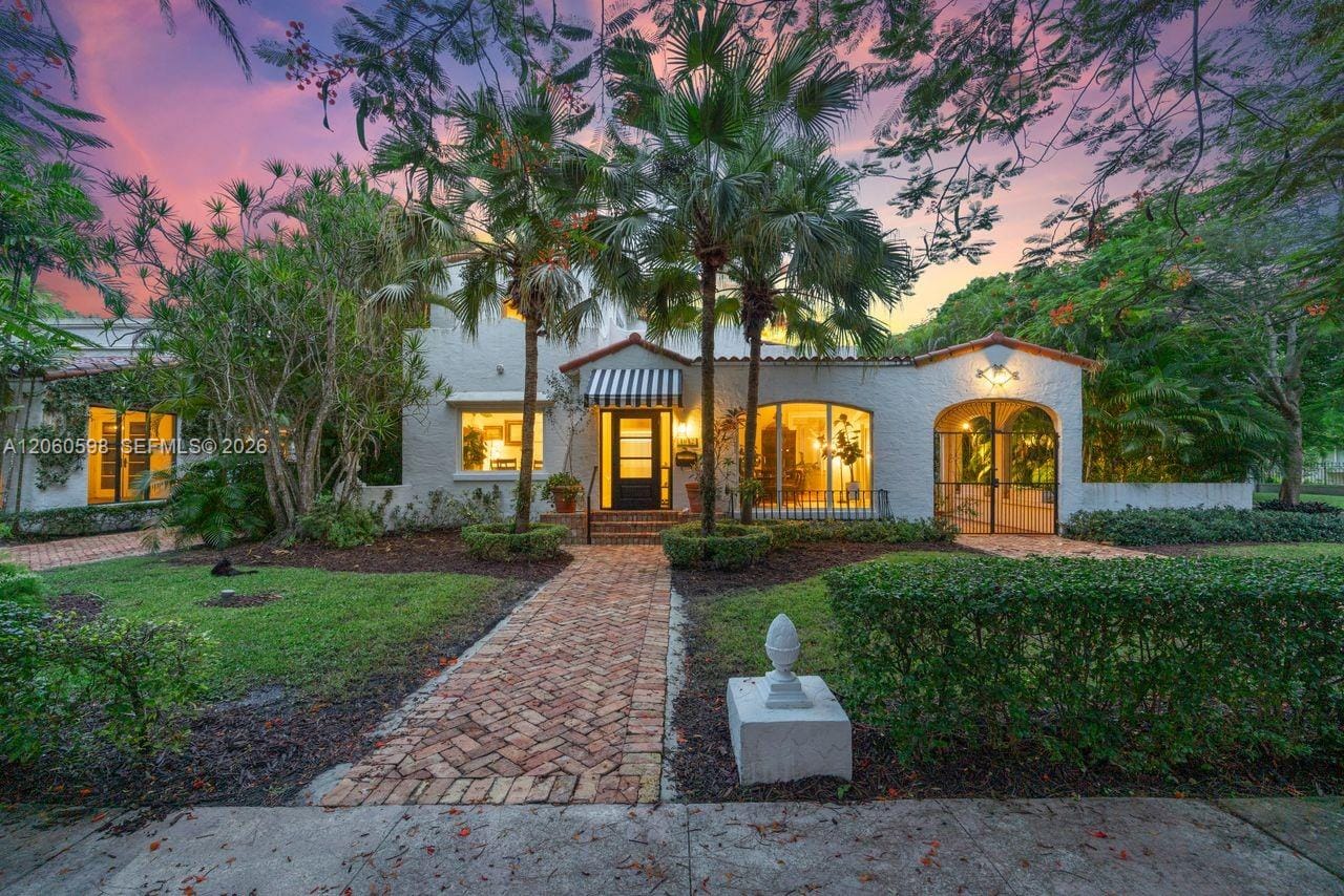 1042 Sorolla Avenue — photo 10