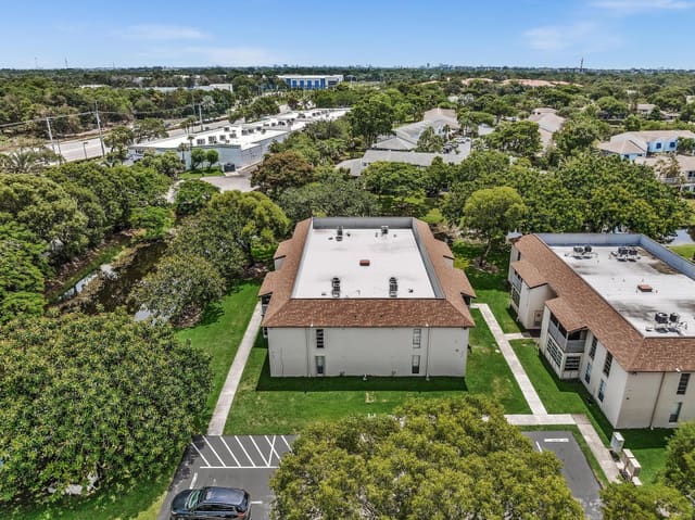 405 N Laurel Drive 206, sold in Laurels At Margate, Margate, FL