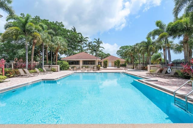 839 Blue Ridge Circle 839, West Palm Beach, FL 33409