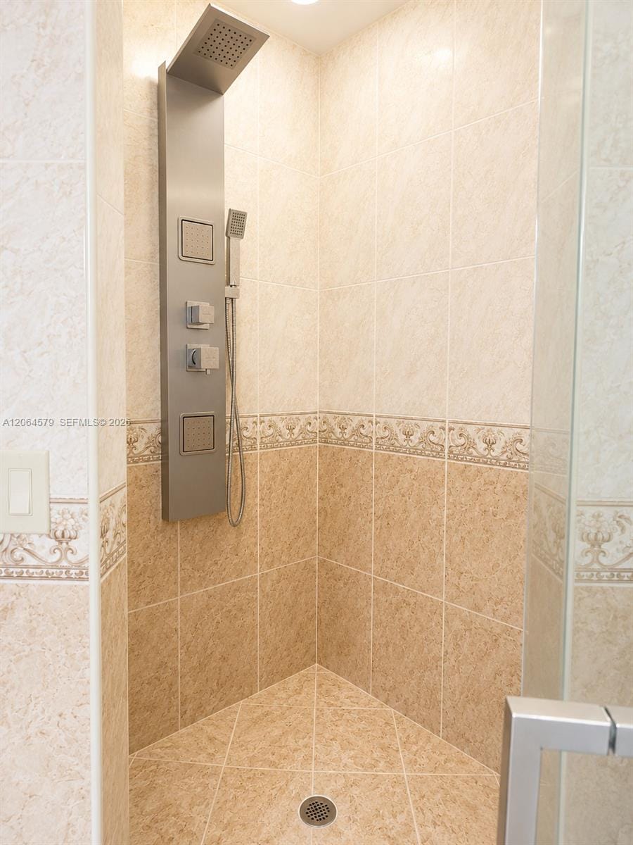18758 NW 78th Place, Hialeah, FL 33015 photo 13