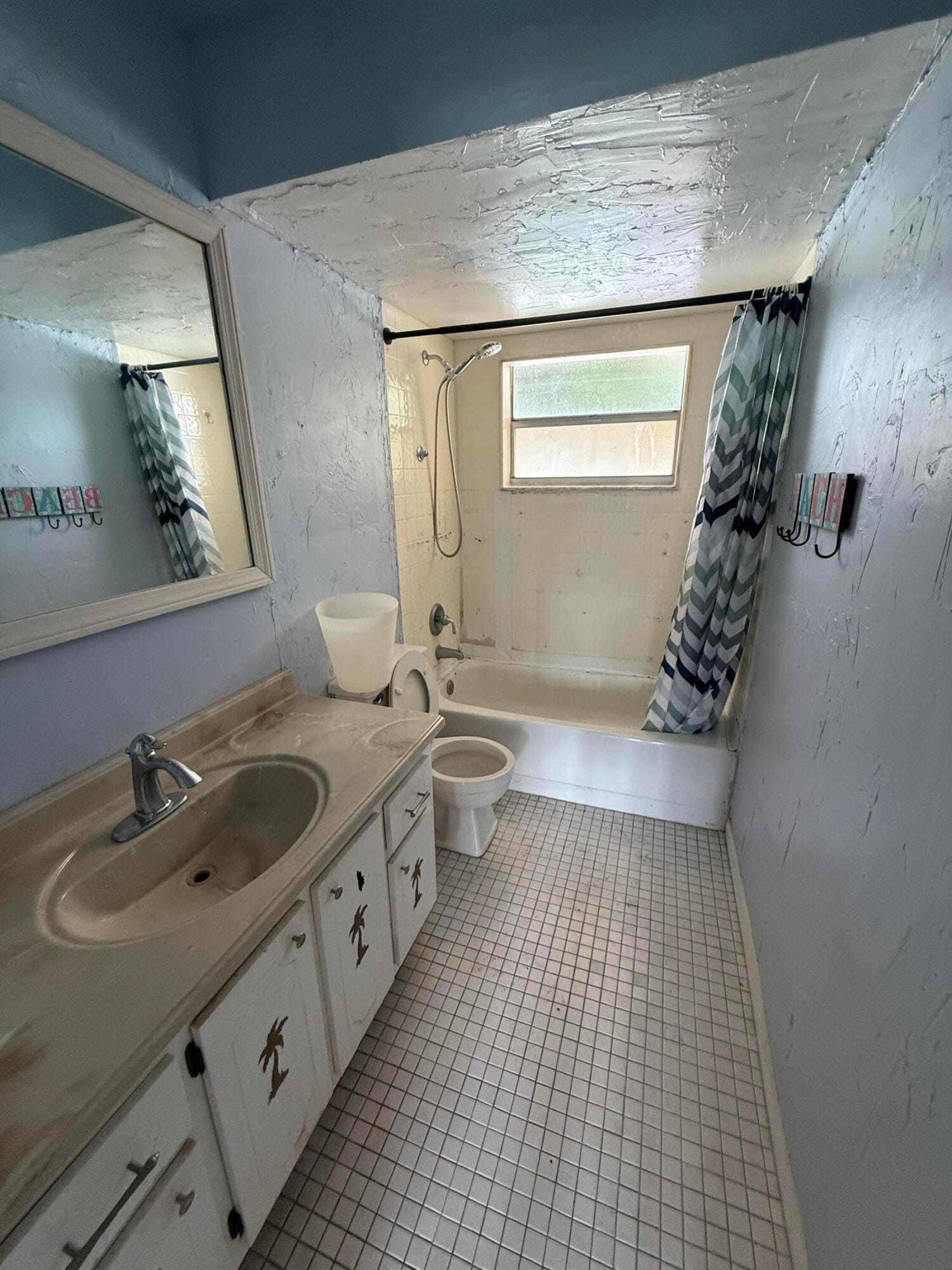 9881 SUNRISE LAKES Boulevard 104, Sunrise, FL 33322