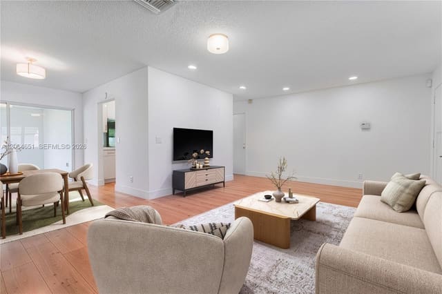8830 NW 17th Street, Plantation, FL 33322
