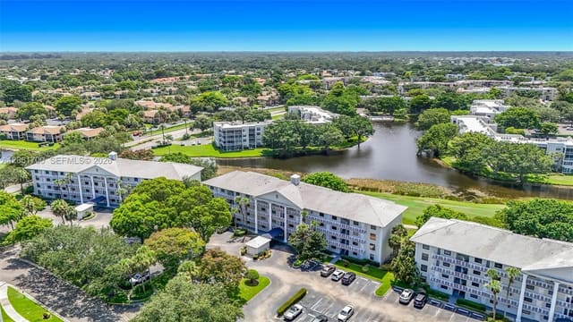 1713 Whitehall Drive 404, Davie, FL 33324