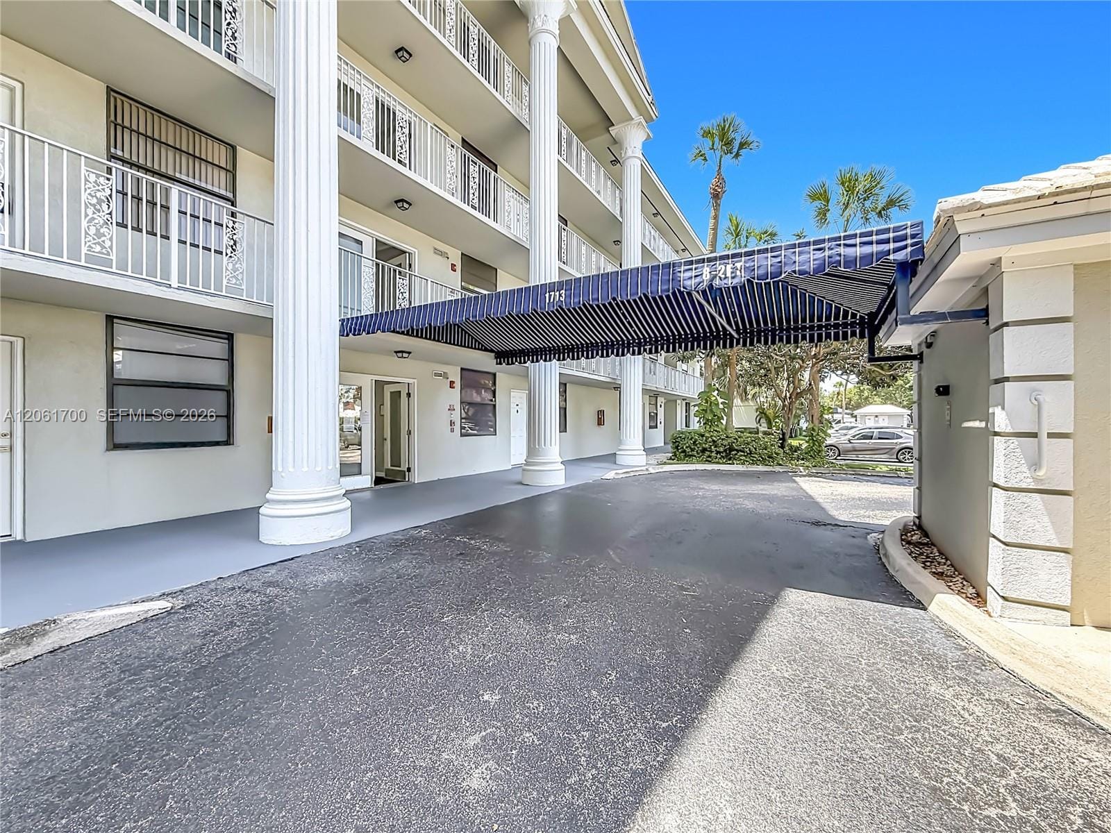 1713 Whitehall Drive 404 — photo 12