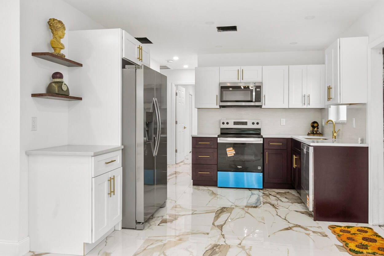 1336 W 6TH Street — photo 4