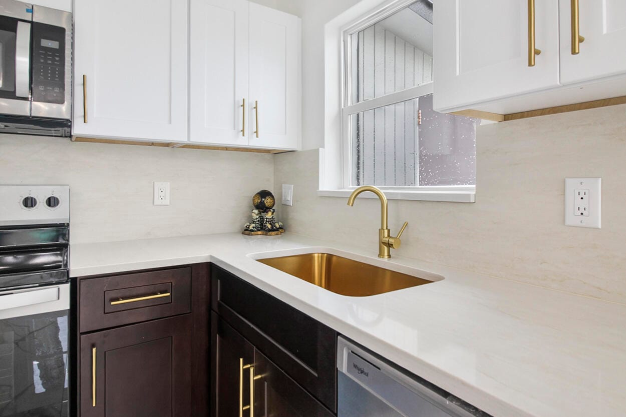 1336 W 6TH Street — photo 6