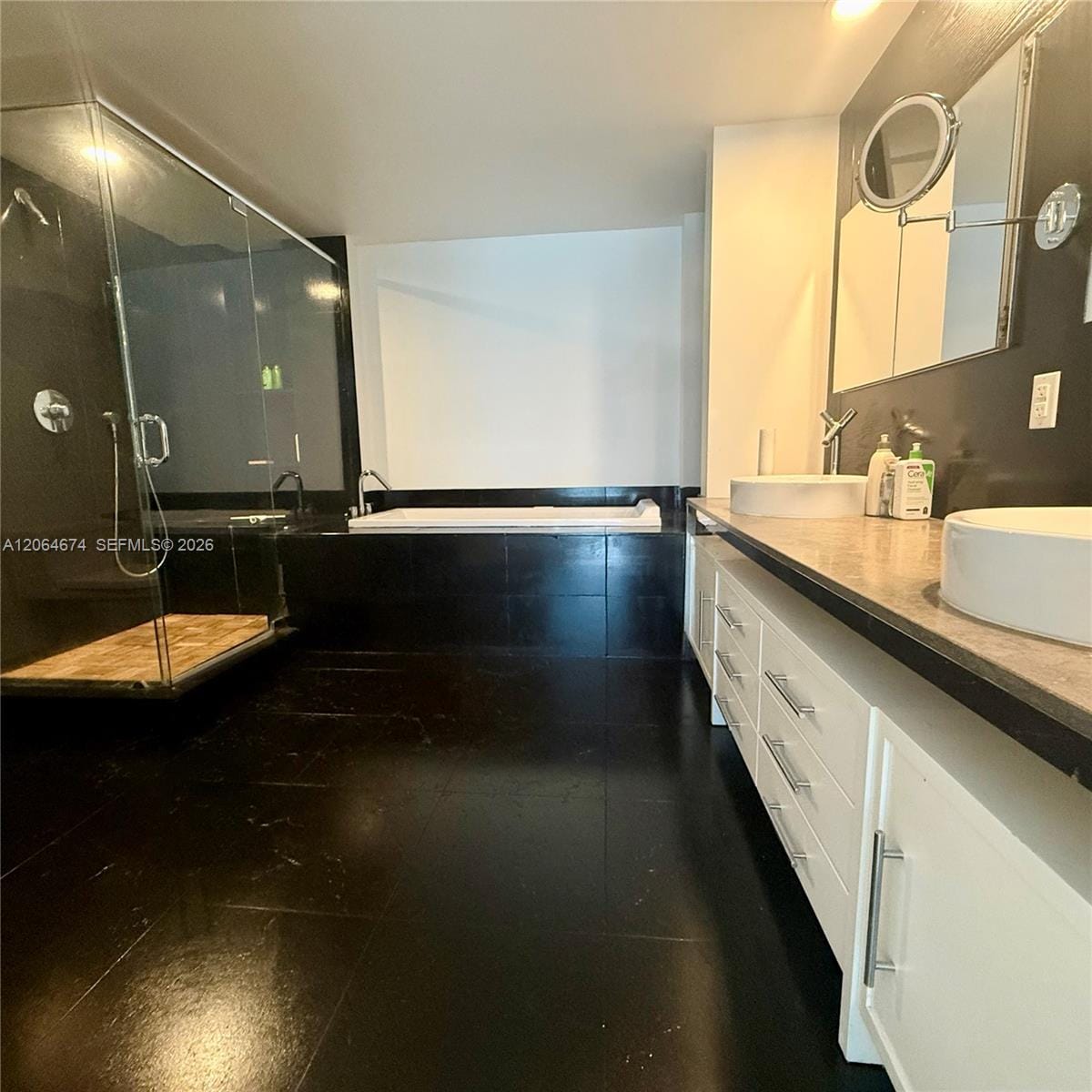475 Brickell Avenue 1609 — photo 9
