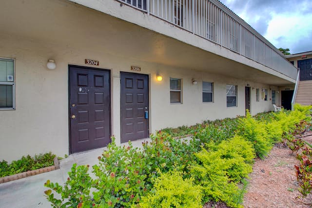 3206 SW CORAL RIDGE Drive 3206, Victoria Square Condo, Coral Springs, FL