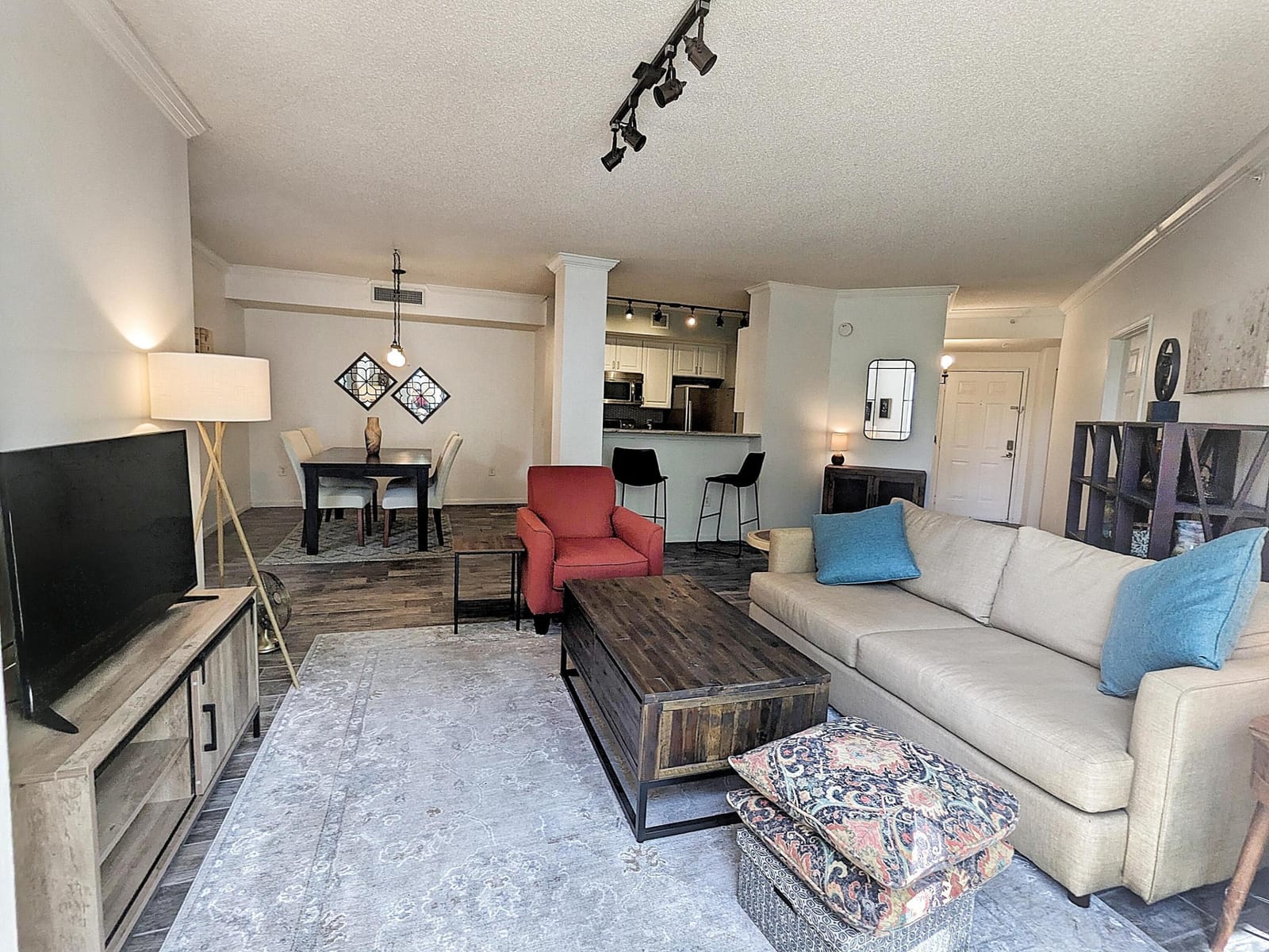 630 S Sapodilla Avenue 308 — photo 2