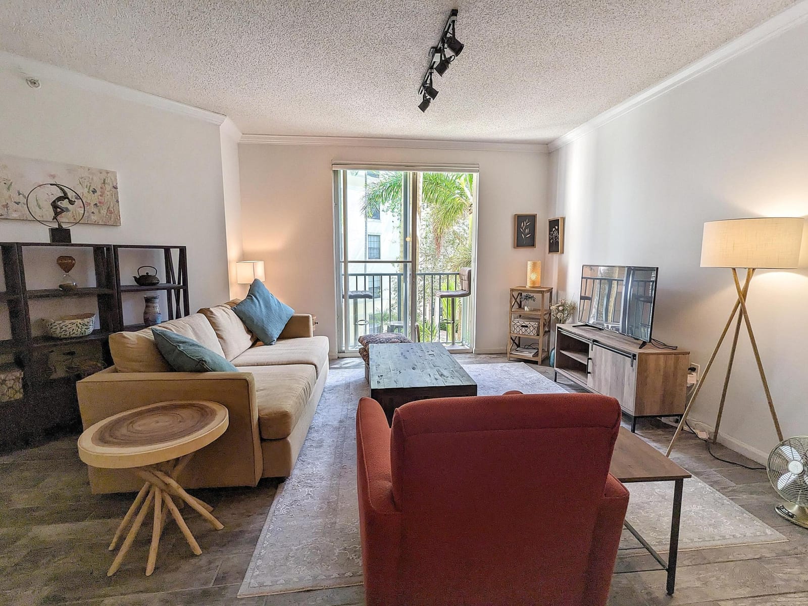 630 S Sapodilla Avenue 308 — photo 3