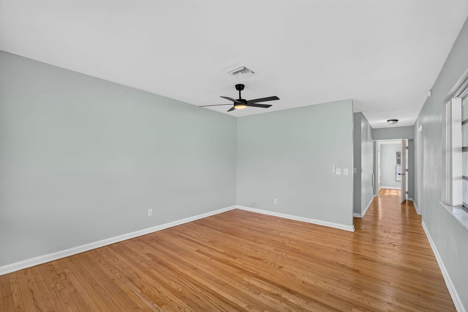 1547 W 10TH Street — photo 11