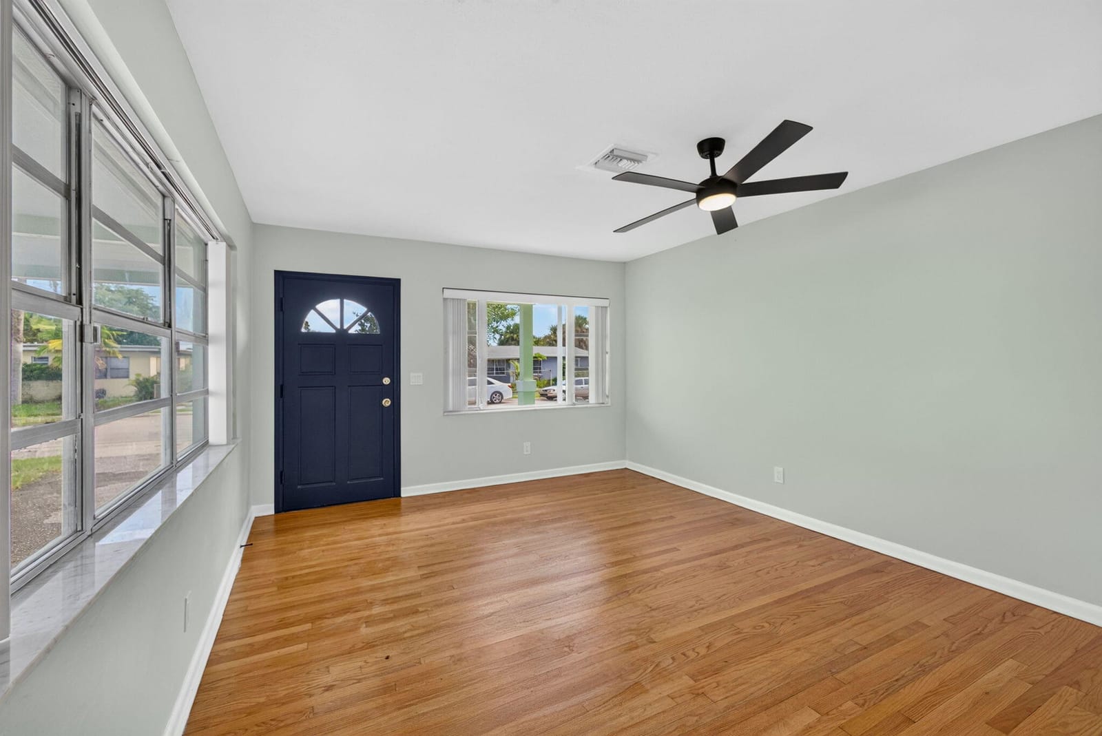 1547 W 10TH Street — photo 10