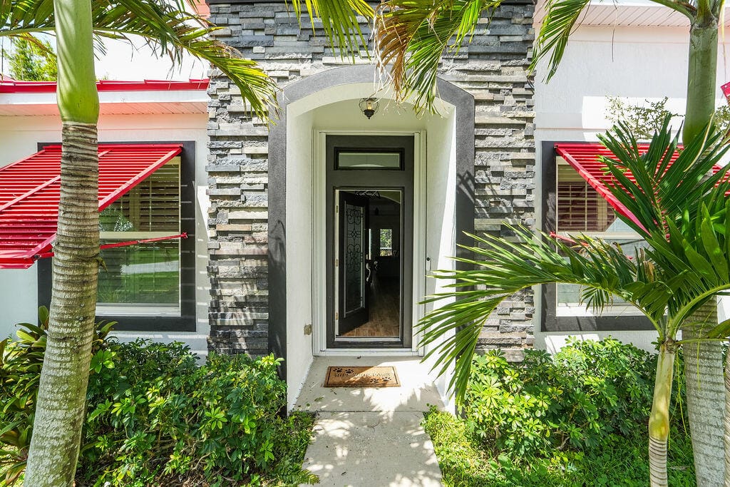 1812 SE FALLON Drive — photo 4