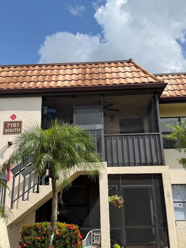 7161 Golf Colony Court 201, Lake Worth, FL 33467