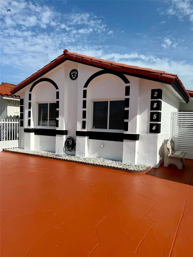 2854 W 75th Terrace, Hialeah, FL 33018