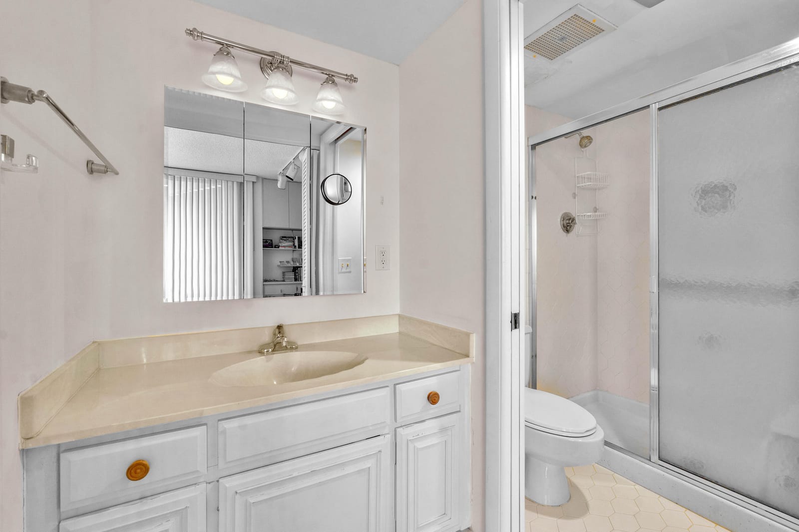 2425 PRESIDENTIAL Way 304, West Palm Beach, FL 33401 photo 14