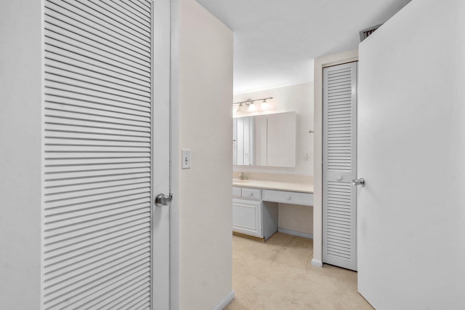 2425 PRESIDENTIAL Way 304, West Palm Beach, FL 33401 photo 8