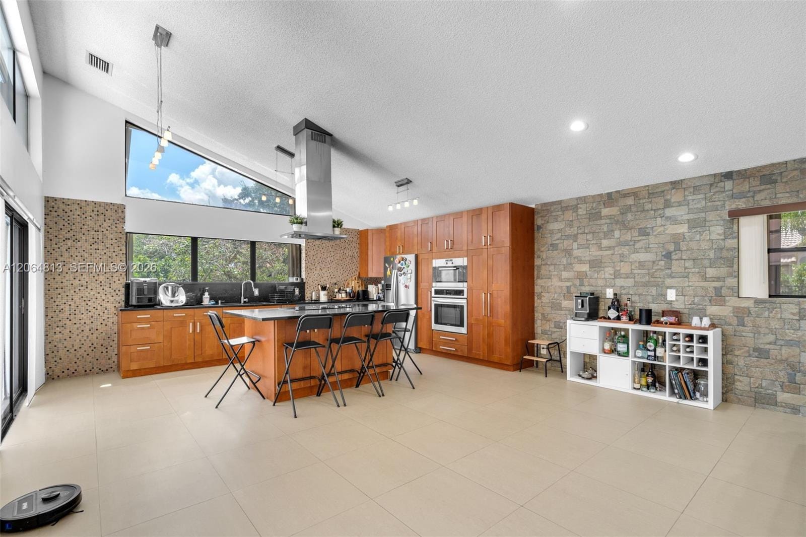 1051 Deerpath Court — photo 8