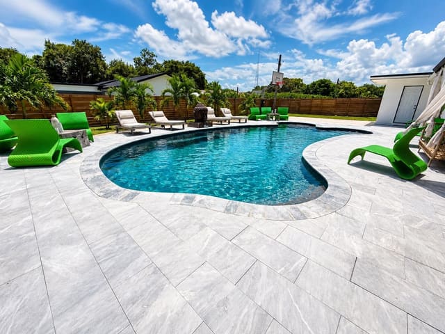 6800 NW 6th Street, Plantation, FL 33317