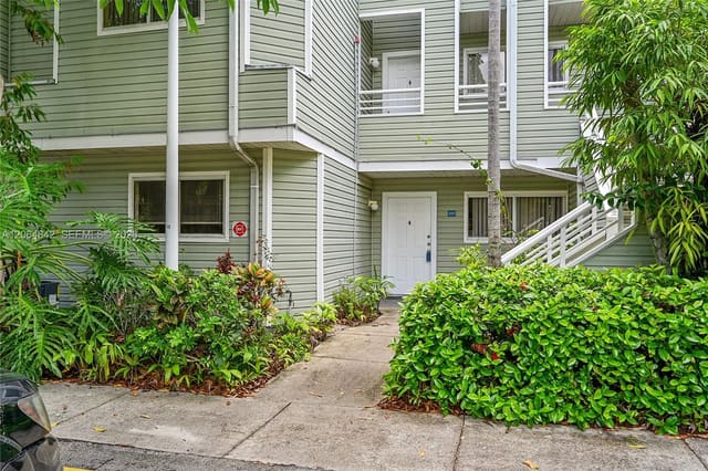 3453 NW 44th Street 107, Oakland Park, FL 33309