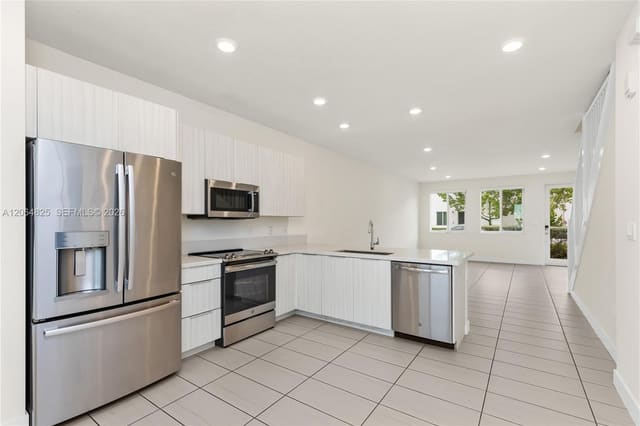 6416 NW 102nd Court 115, Doral, FL 33178