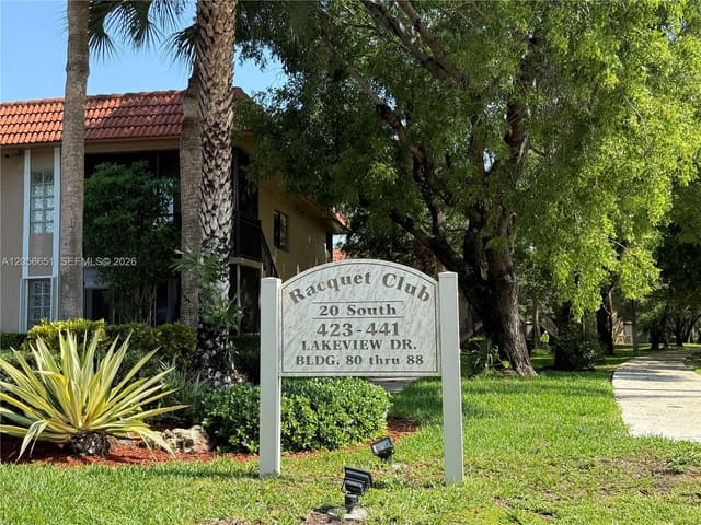 435 Lakeview Drive 201, Racquet Club Apartments A, Weston, FL