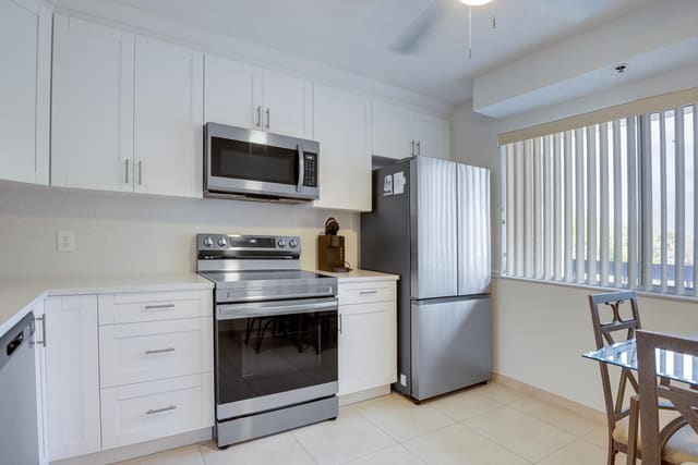 6698 10th Avenue N 301, Lake Worth, FL 33467