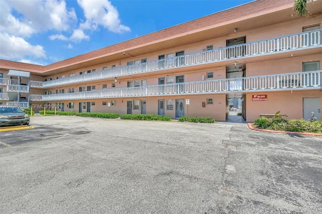 18555 NE 14th Avenue 502, Sixth Moorings, Miami, FL