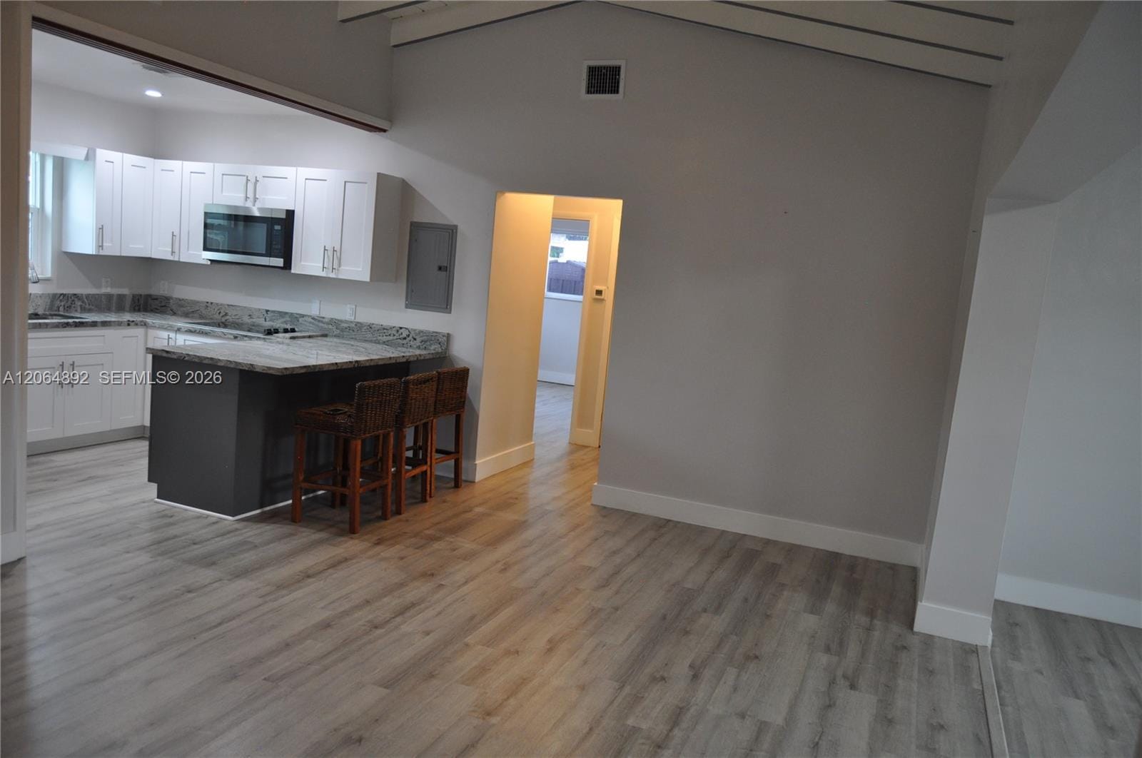 4035 E 2nd Avenue — photo 3