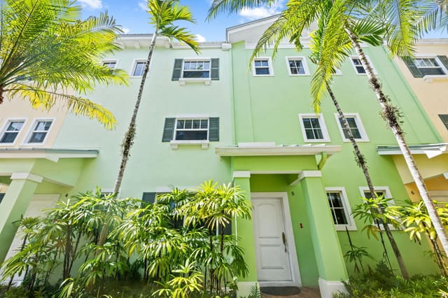 630 SE 15th Street 5, Everglades Land Sales Co First, Fort Lauderdale, FL