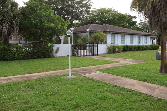 2710 Riverside Drive Apt 103a, Coral Springs, FL 33065