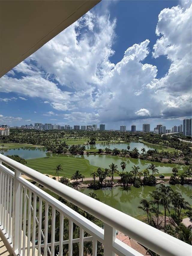 19501 W Country Club Drive 1215, Aventura, FL 33180