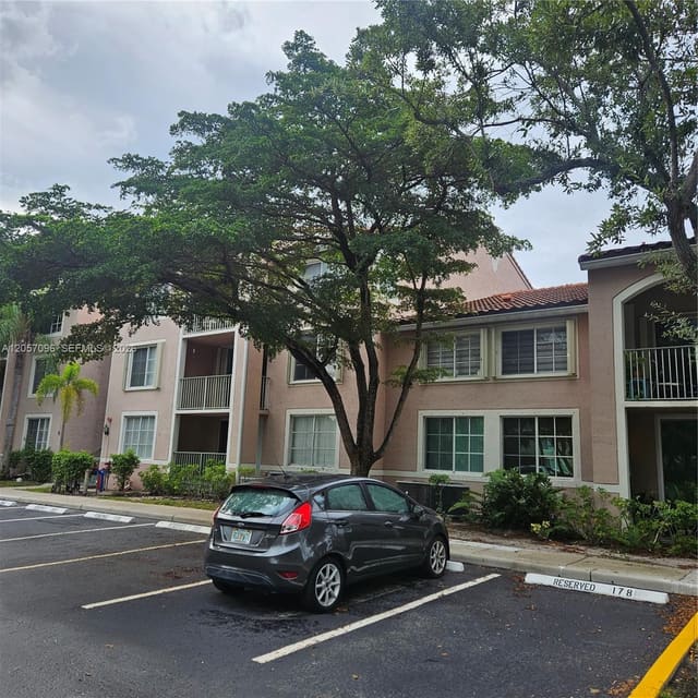 12124 Saint Andrews Place 107, Miramar, FL 33025