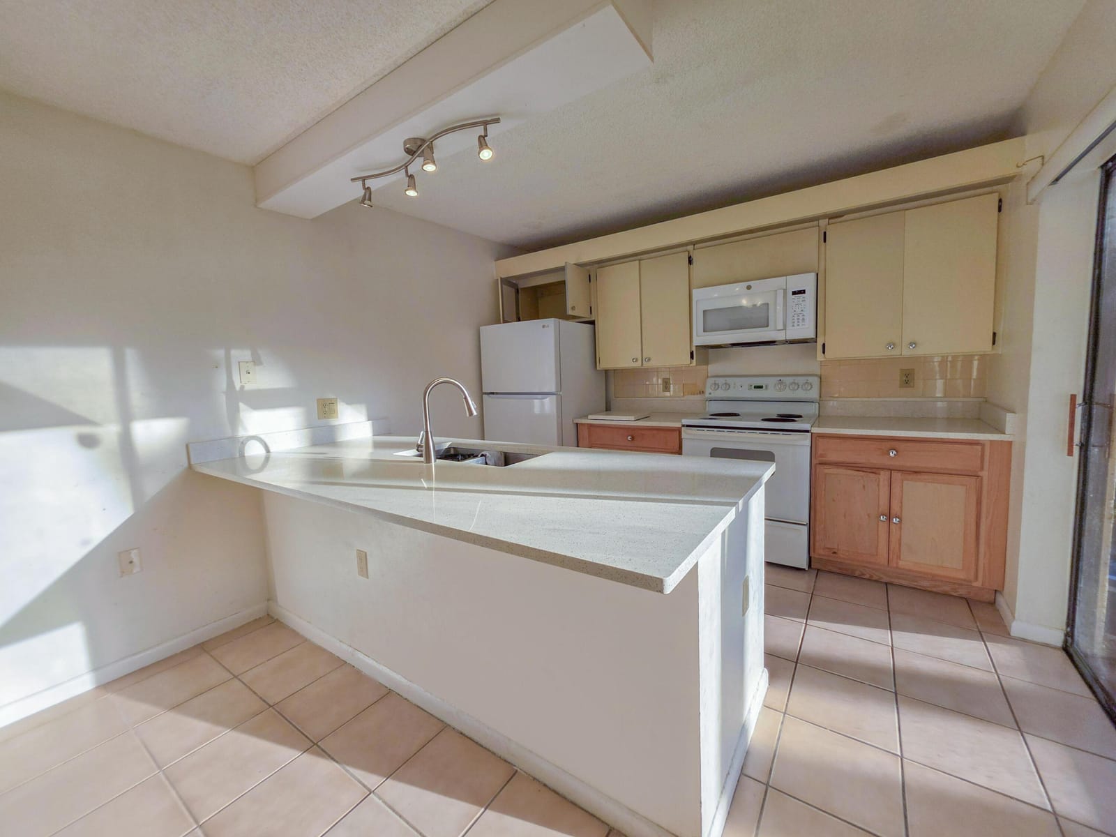 832 BLUE RIDGE Circle — photo 2