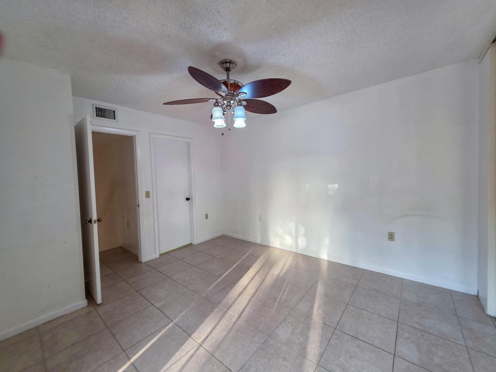 832 BLUE RIDGE Circle — photo 4