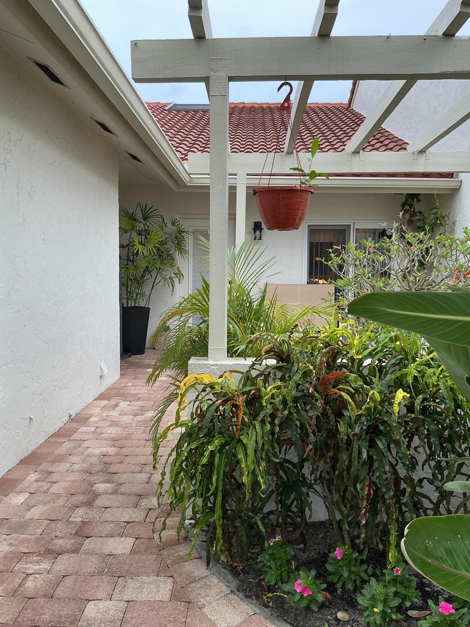 6912 BARBAROSSA Street — photo 2