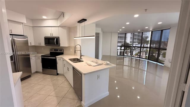 1830 Radius Drive 314, Hollywood, FL 33020