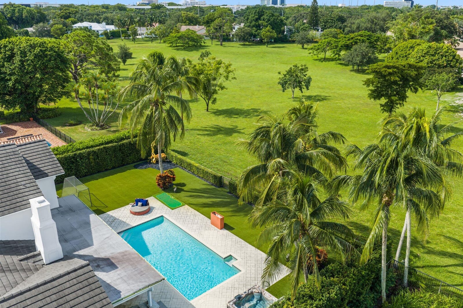 2892 Banyan Blvd Circle NW — photo 3