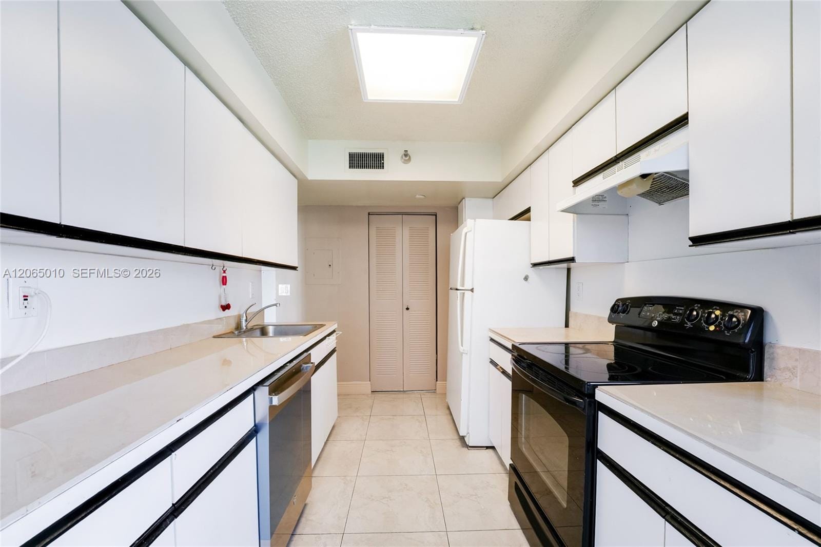 19101 NE 36th Court 705, Aventura, FL 33180 photo 13